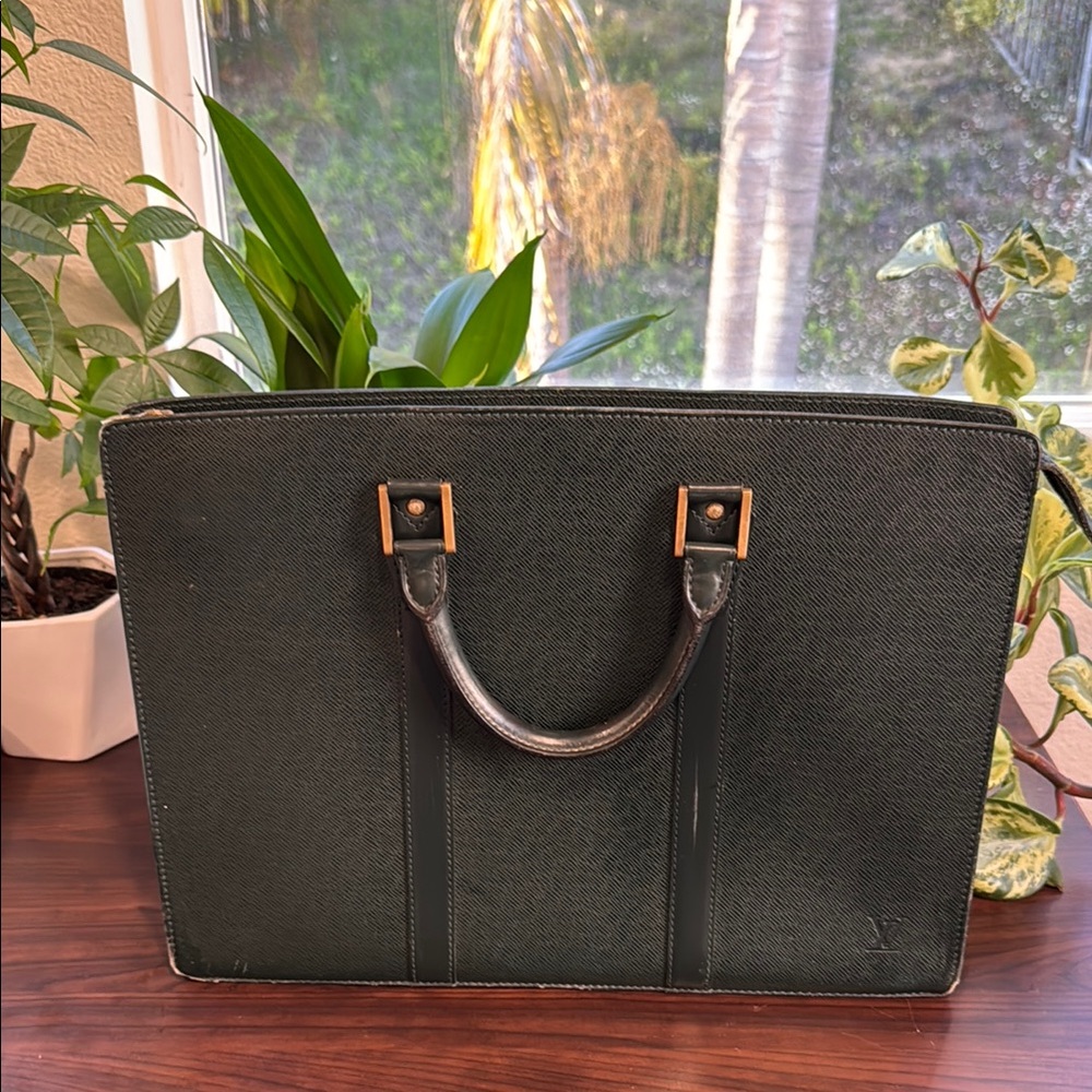 Louis Vuitton Green Leather Briefcase with Structured Design - Picture 13 of 15